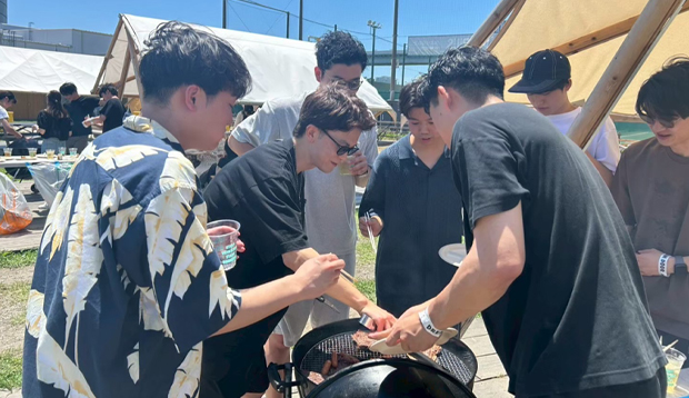 採用情報_バーベキューの様子